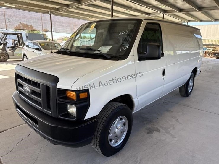 2013-ford-cargo-image-4