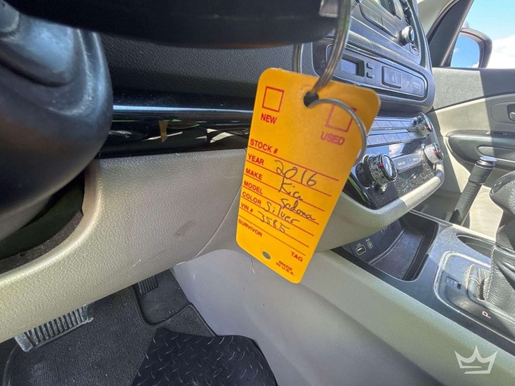 2016-kia-sedona-image-26