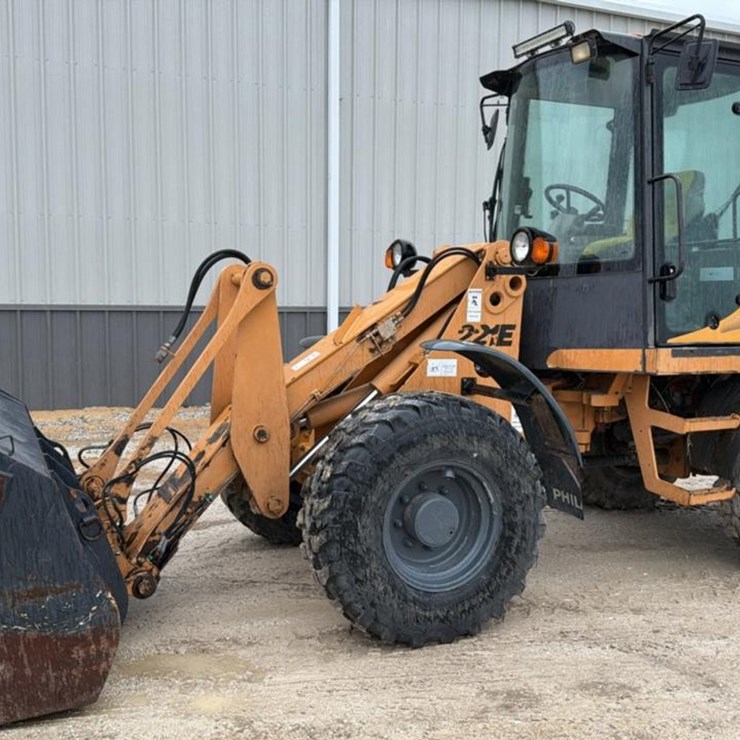 2006 CASE 221E