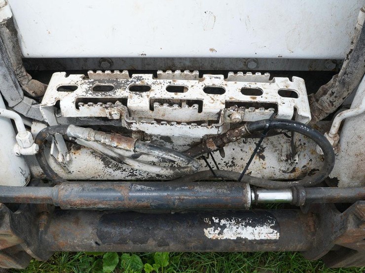 2015-bobcat-s650-image-43