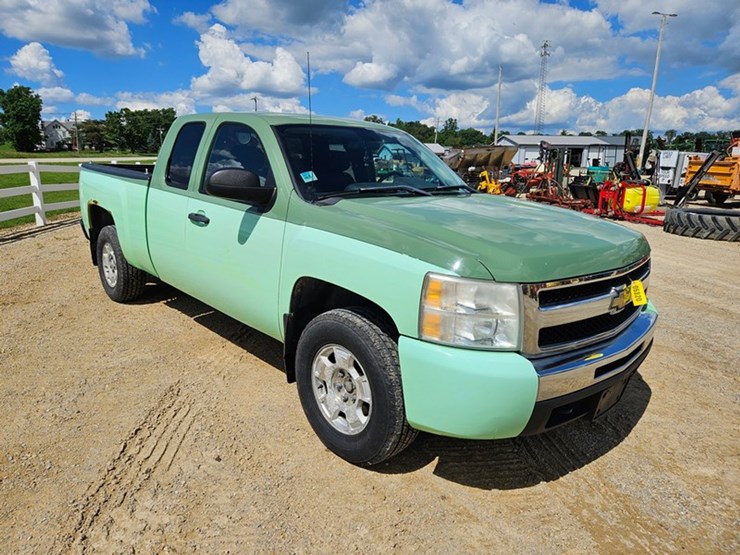 2010-chevrolet-2500-image-7