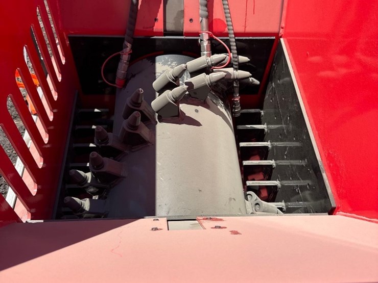 new-giyi-co-hydraulic-skidloader-block-crusher-attachment-model-gy-bc72-image-2