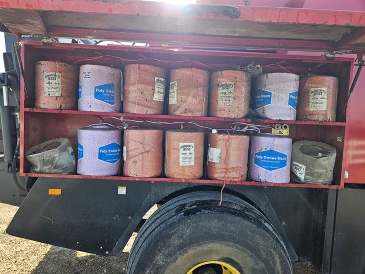 new-holland-590-image-34