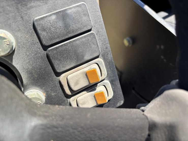 2007-volvo-mw500-image-27