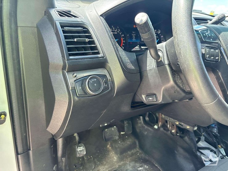 2018-ford-explorer-image-13