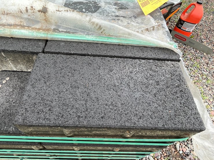 #4961-•-(2)-pallets-of-commercial-grade-patio-pavers-image-4