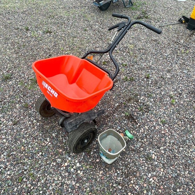 #4943 • Echo RB-60 Push Lawn Seeder/Fertilizer