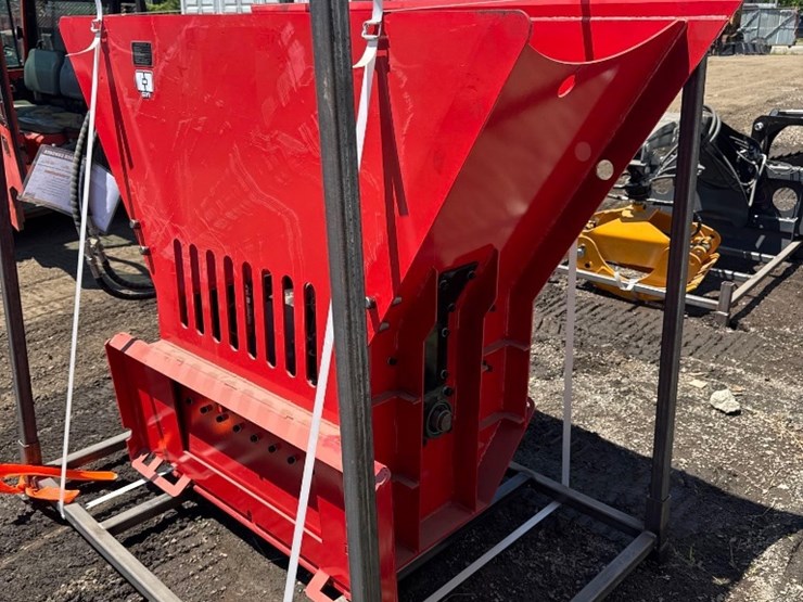 new-giyi-co-hydraulic-skidloader-block-crusher-attachment-model-gy-bc72-image-1
