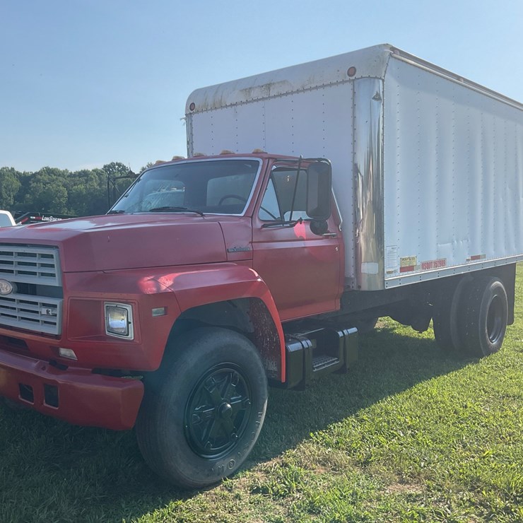 1989 FORD F700