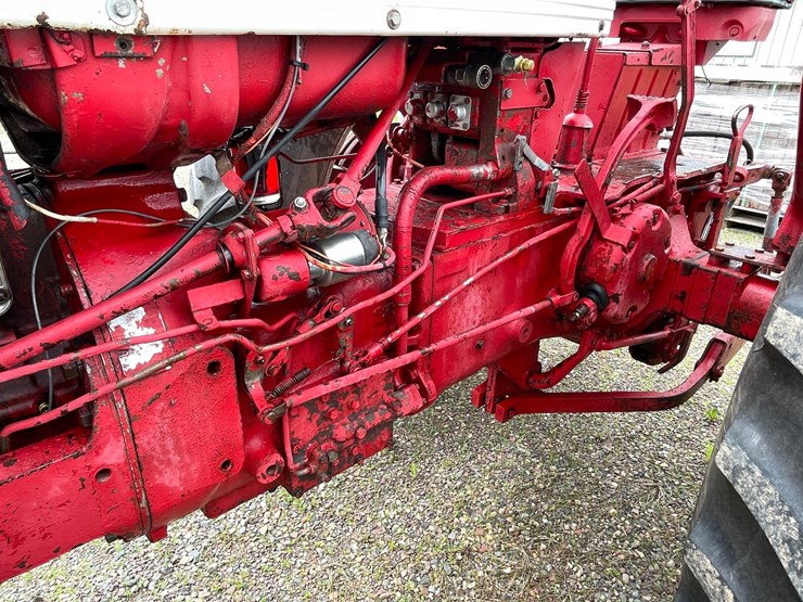 #4905-•-farmall-560-diesel-tractor-image-17