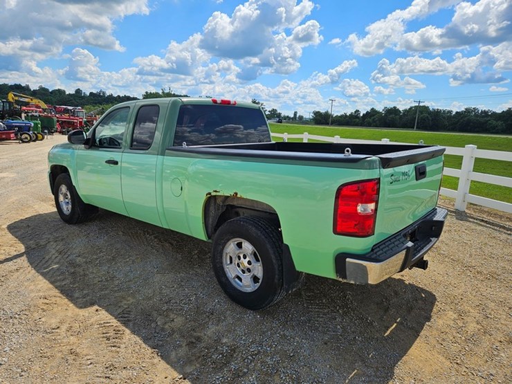 2010-chevrolet-2500-image-3