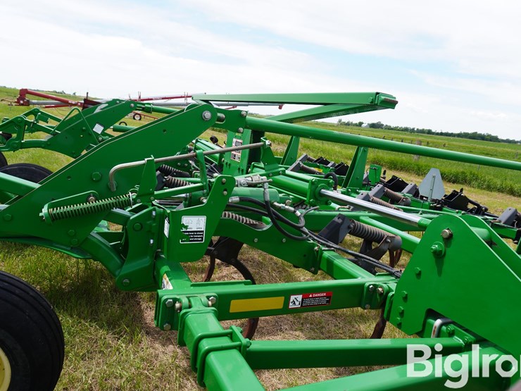 2013-john-deere-2410-image-13