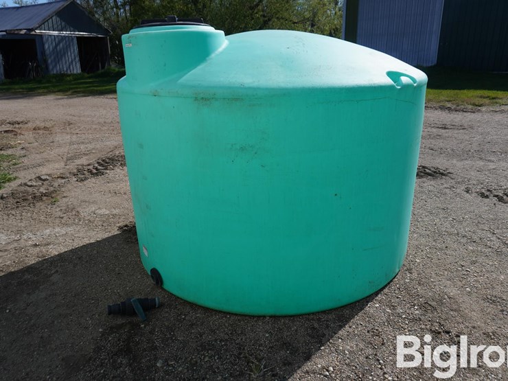 1550-gal-poly-tank-w/2"-shutoff-image-1
