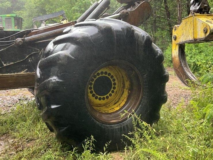 2015-deere-848h-image-22