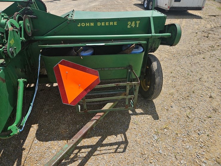 john-deere-24t-image-23
