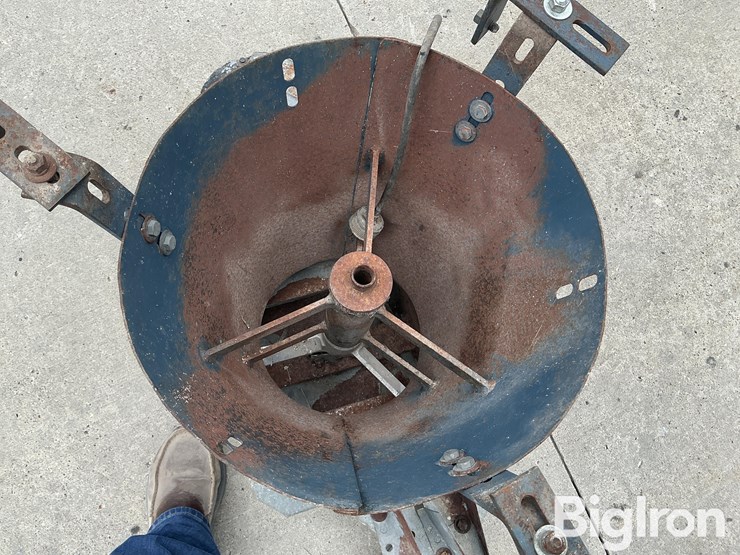 neco-electric-grain-spreader-image-9