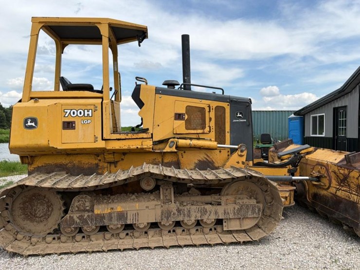 2004-deere-700h-image-6