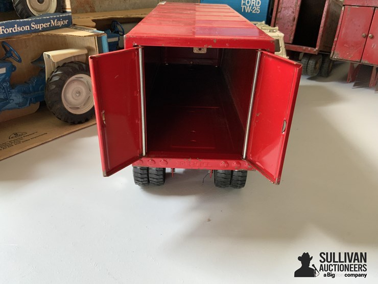 ertl-truck-w/trailers-image-8
