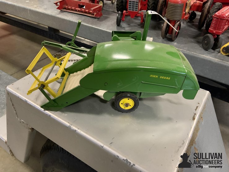 john-deere-pull-type-combine-toy-image-8