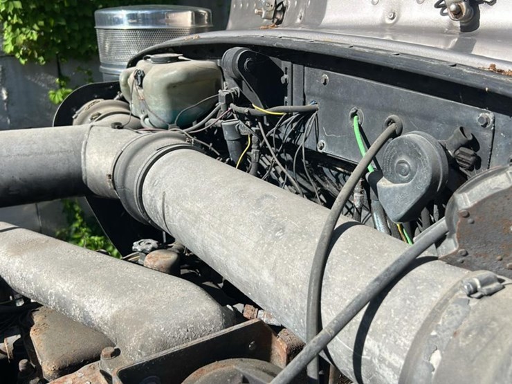1979-peterbilt-359-image-60