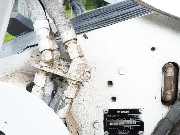 2015-bobcat-s650-image-30