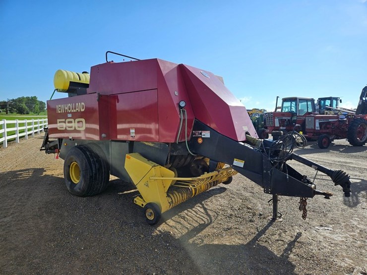 new-holland-590-image-7