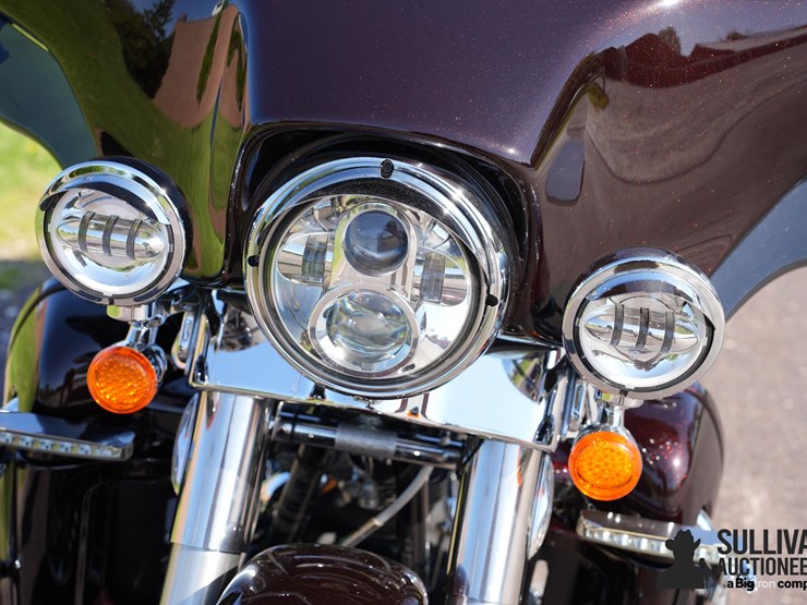 run-#10---2011-harley-davidson-flhx-motorcycle-image-13