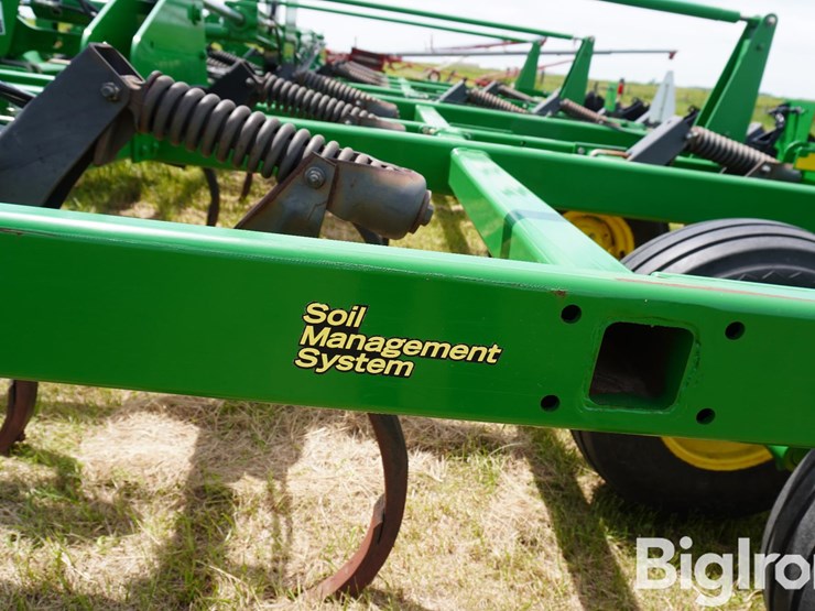 2013-john-deere-2410-image-11