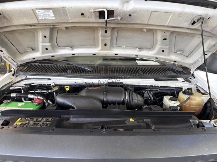 2013-ford-cargo-image-16