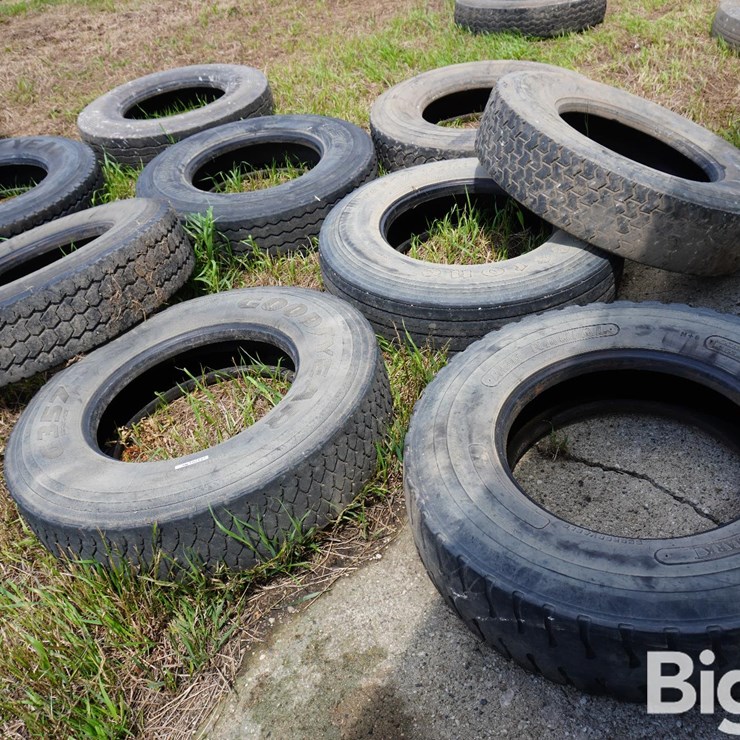 11R22.5 Tires