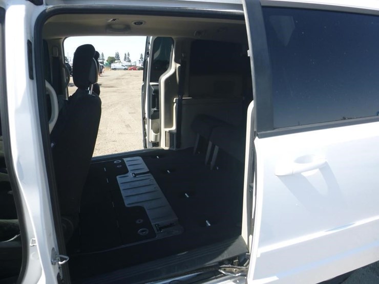 2017-dodge-grand-caravan-image-7