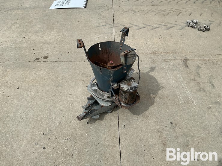 neco-electric-grain-spreader-image-8