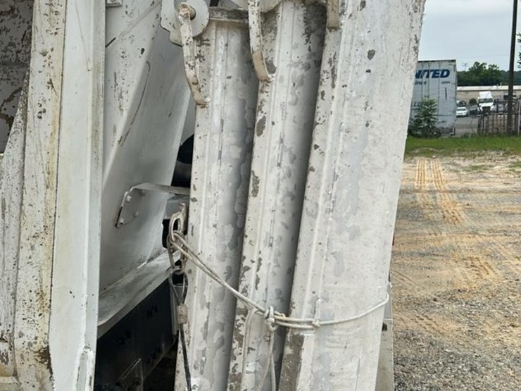#152-•-2015-freightliner-concrete-mixing-truck-image-19