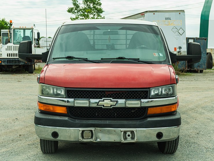 #155-•-2012-chevrolet-4500-flat-bed-truck-image-5