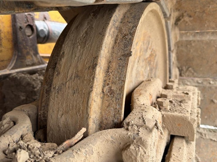 2004-deere-700h-image-22