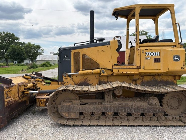 2004-deere-700h-image-2