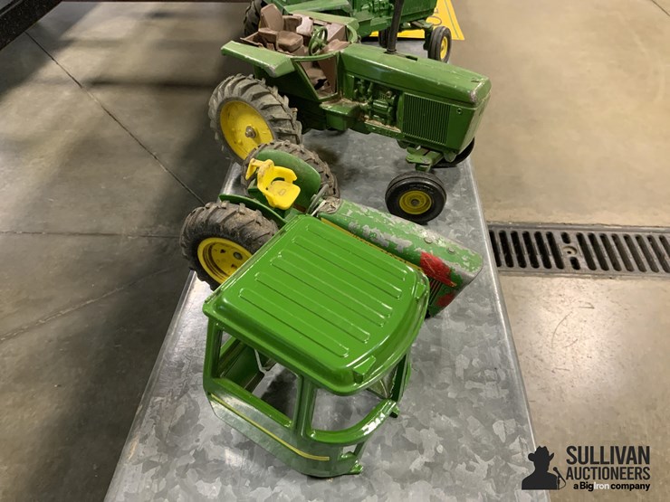 john-deere-toy-tractors-and-sign-image-7