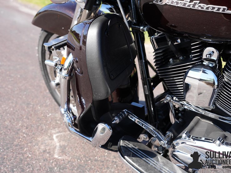 run-#10---2011-harley-davidson-flhx-motorcycle-image-17