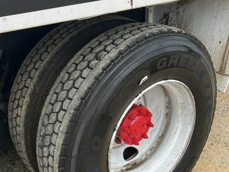 #152-•-2015-freightliner-concrete-mixing-truck-image-11