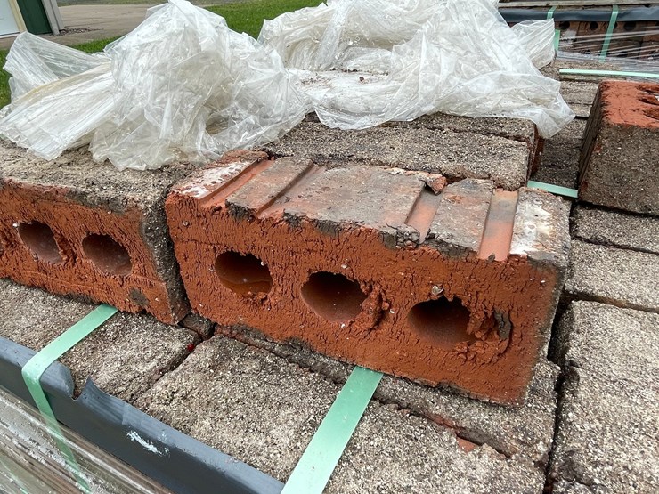 #4956-•-pallet-of-bricks-image-5