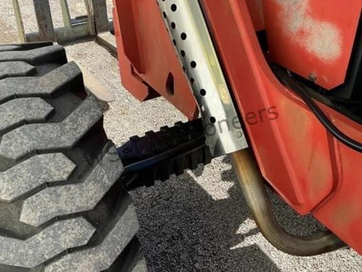 2005-manitou-t6034xt-telescopic-material-handler-image-20