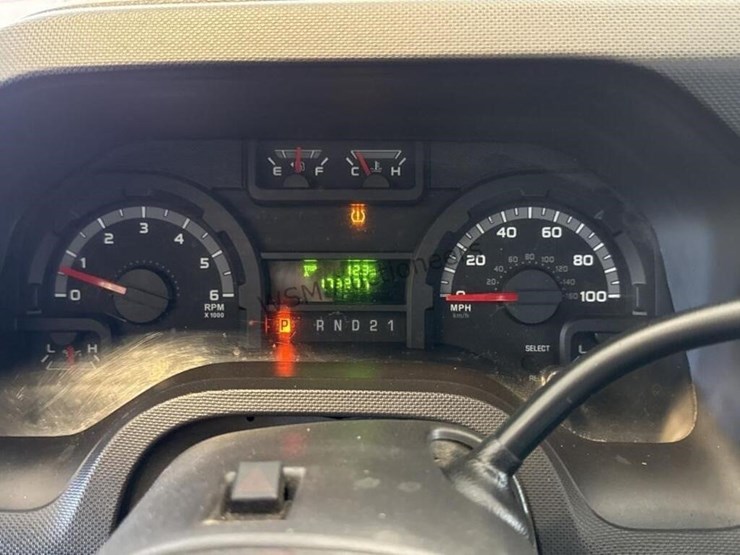 2013-ford-cargo-image-22