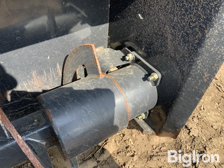 2010-bobcat-sb200-skid-steer-snow-blower-attachment-image-17