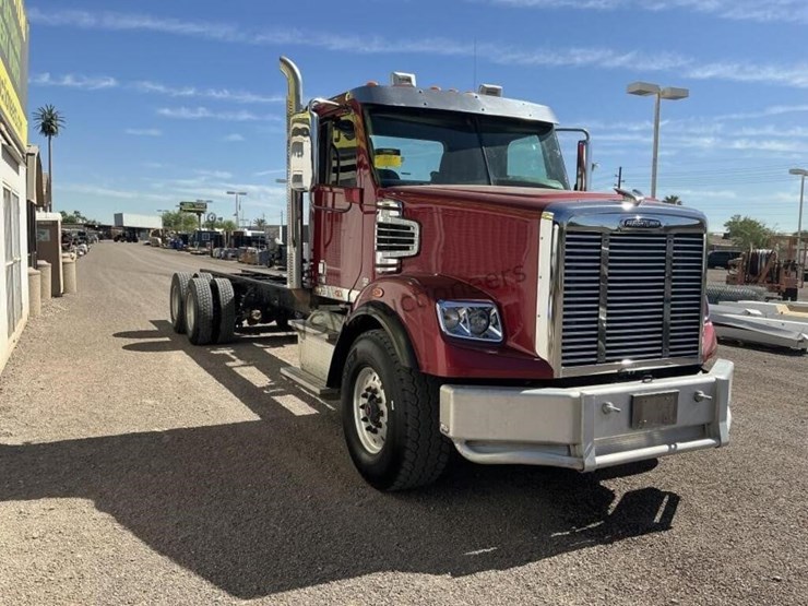 2016-freightliner-122sd-image-4