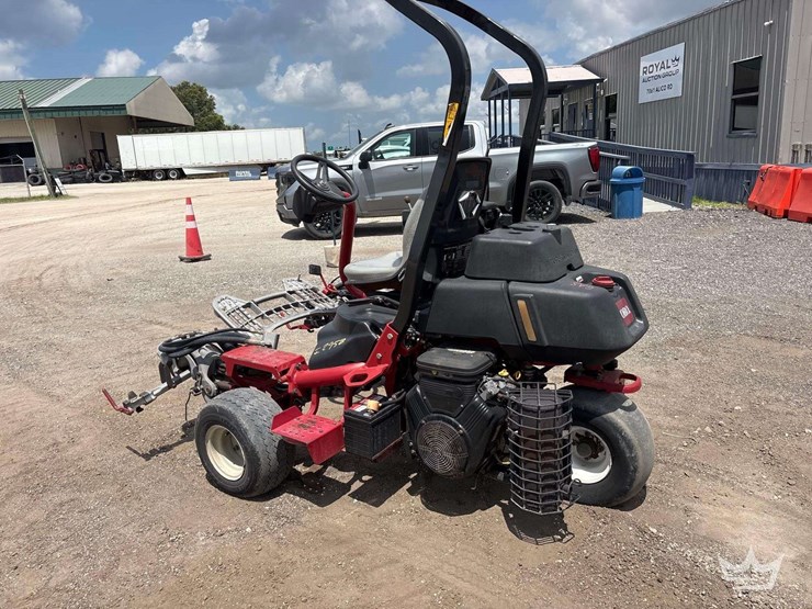 2015-toro-greensmaster-3300-triflex-commercial-greens-mower-image-4