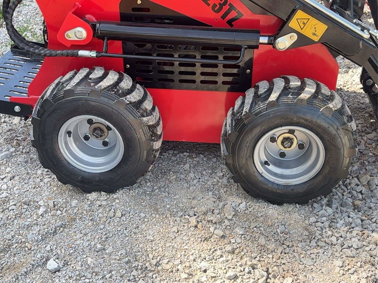 323tz-walk-behind-skid-steer-loader-image-8
