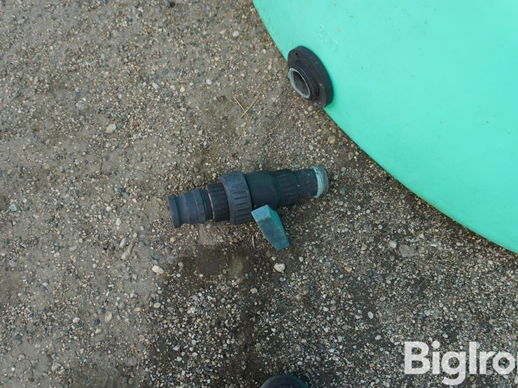 1550-gal-poly-tank-w/2"-shutoff-image-9