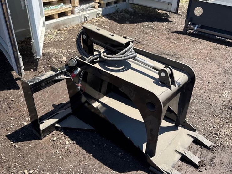 new-giyi-co-hydraulic-skidloader-stump-bucket-model-gy-sbg45-image-2