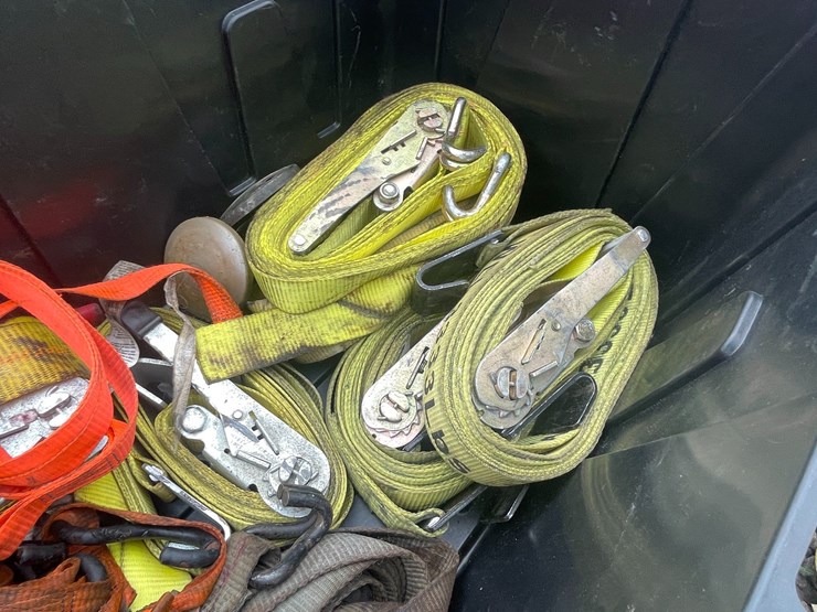 #4938-•-tote-of-ratchet-straps-and-strap-protectors-image-4