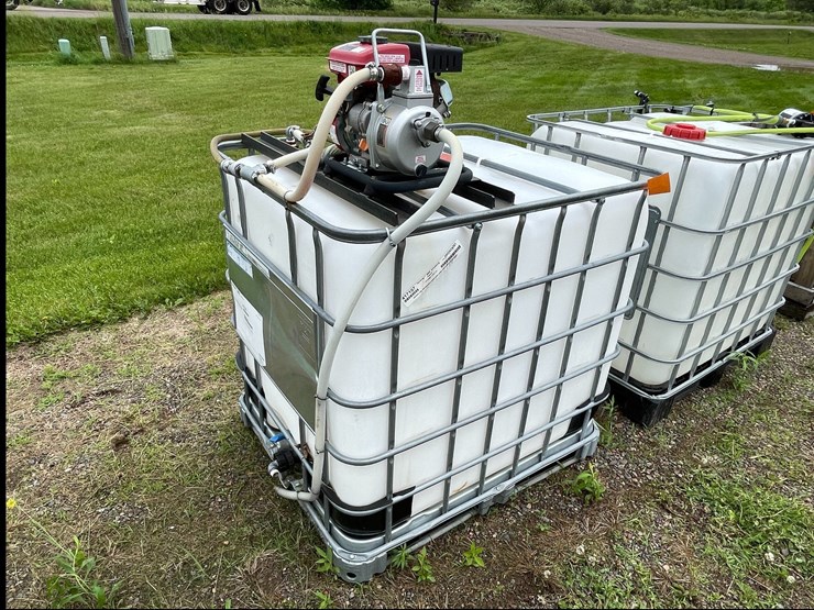 #4926-•-250-gallon-poly-tote-with-gas-powered-pump-image-1